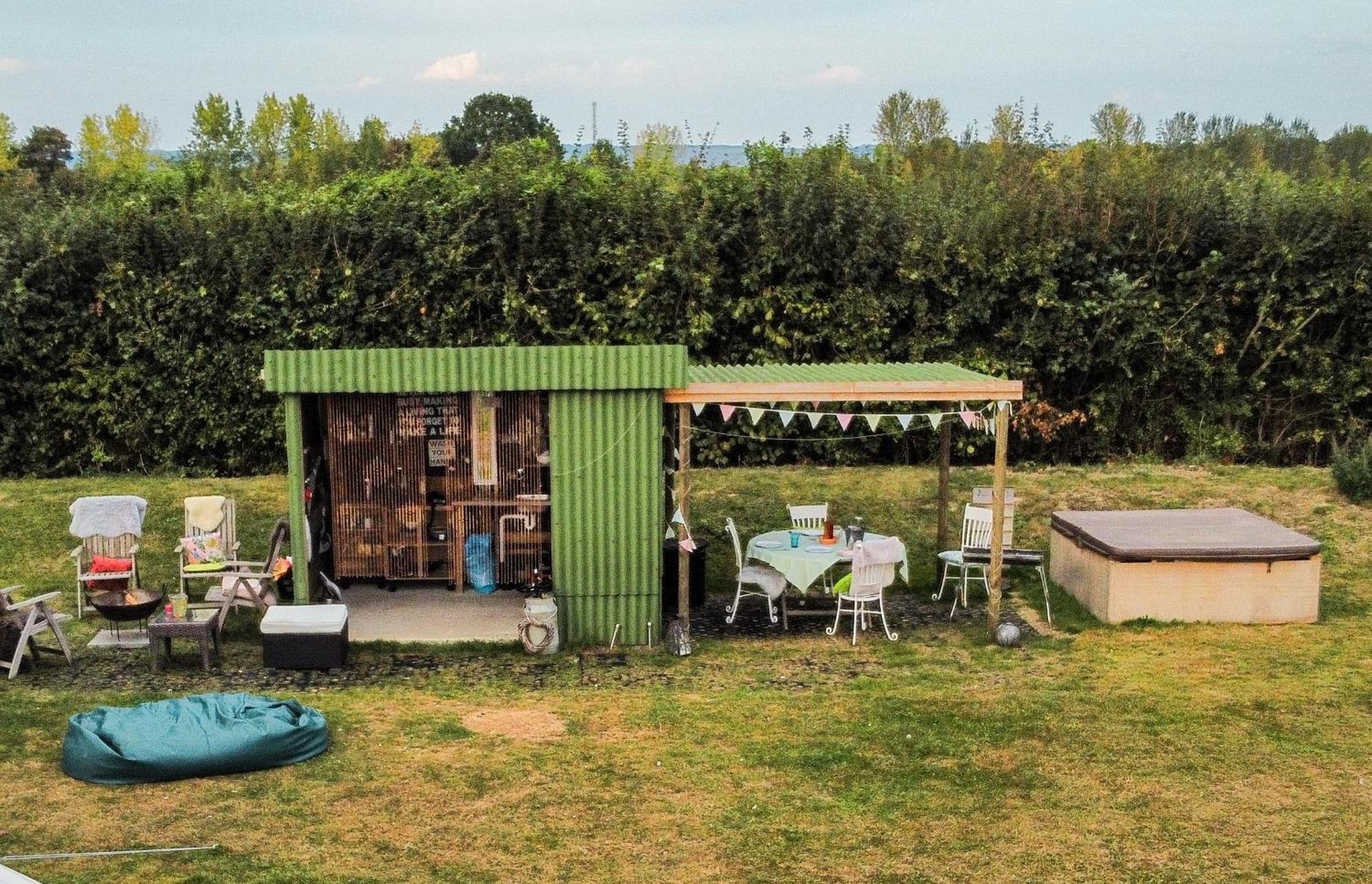 Hotel The Follies Glamping à Maidstone Extérieur photo