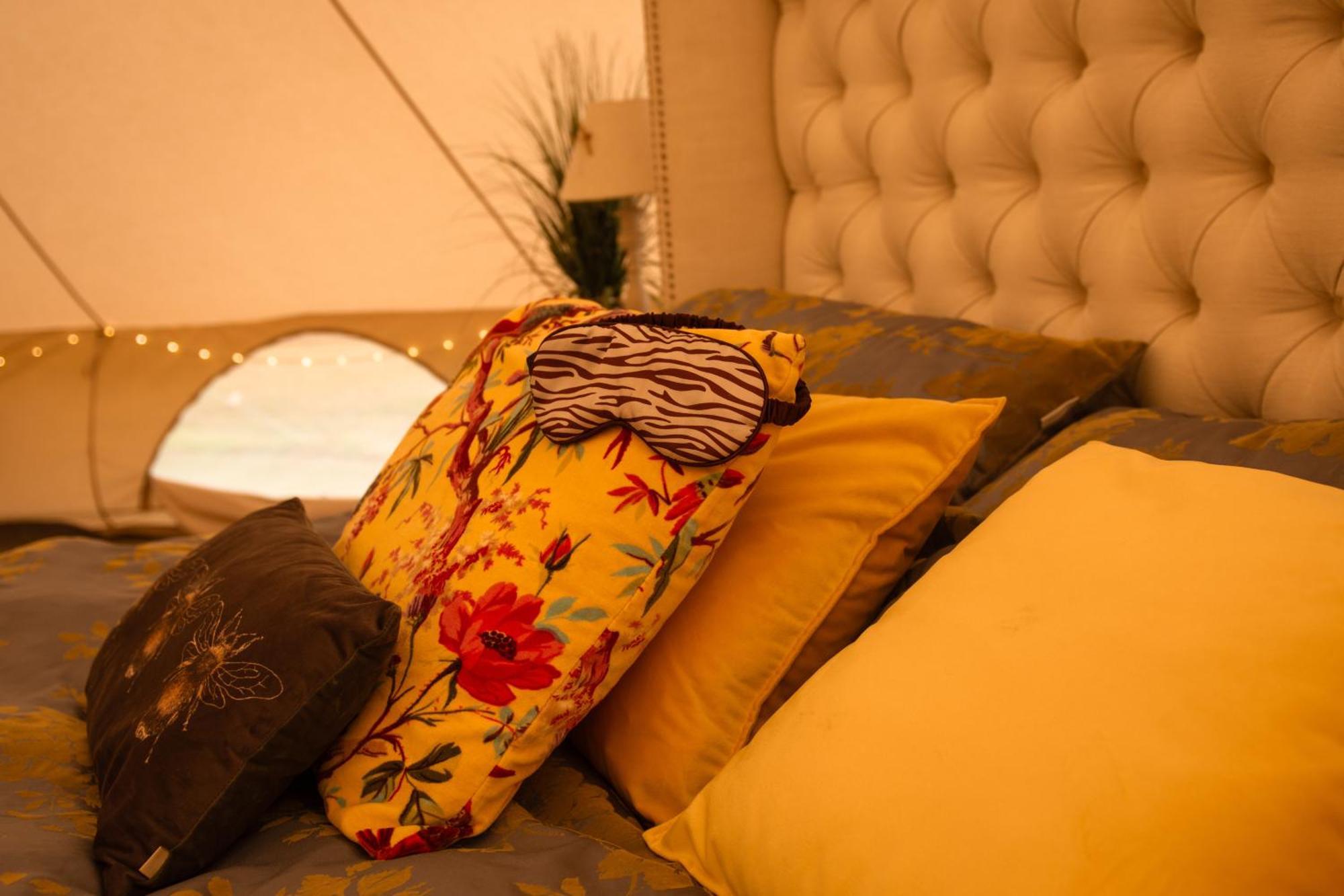 Hotel The Follies Glamping à Maidstone Extérieur photo