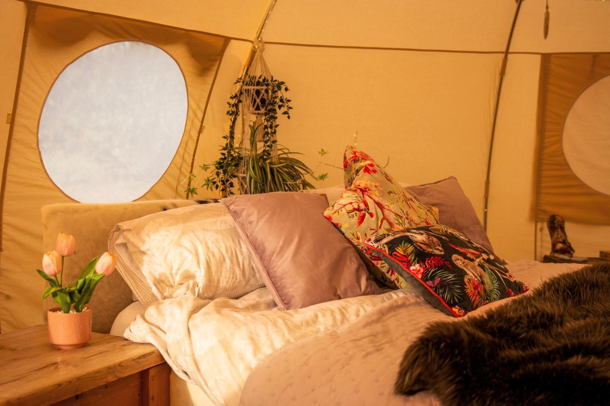 Hotel The Follies Glamping à Maidstone Extérieur photo