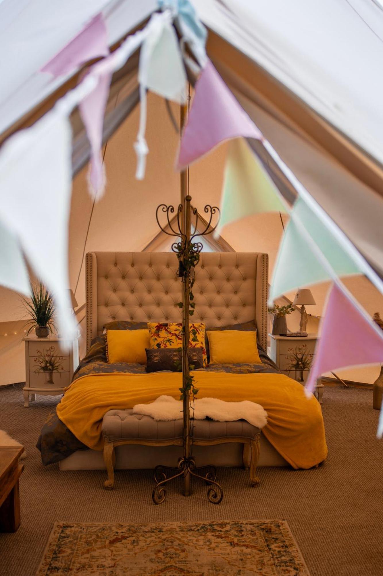 Hotel The Follies Glamping à Maidstone Extérieur photo