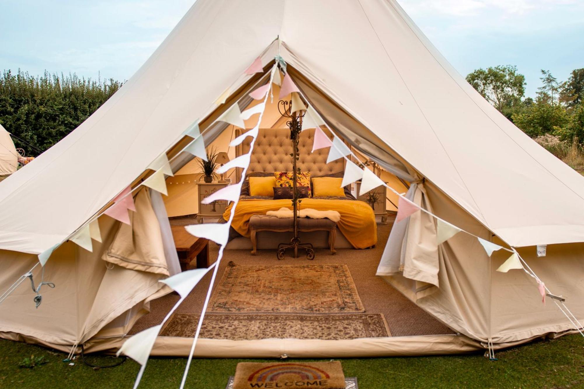 Hotel The Follies Glamping à Maidstone Extérieur photo